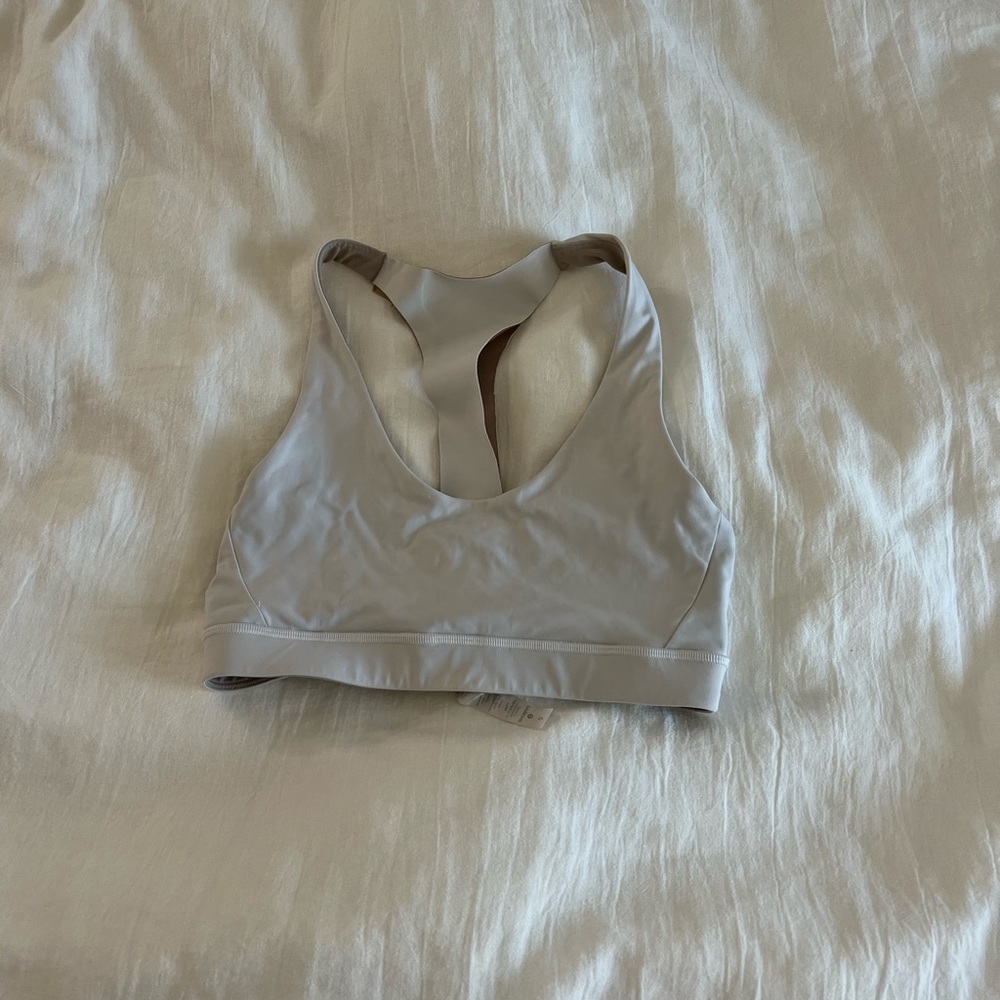 White lululemon sports bra